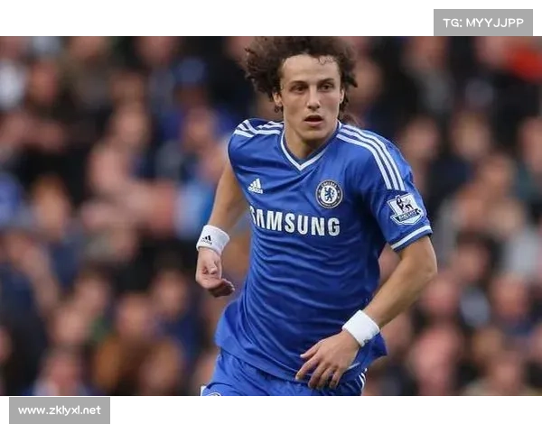 大卫路易斯常见位置分析及其在防守与中场的多重作用探讨